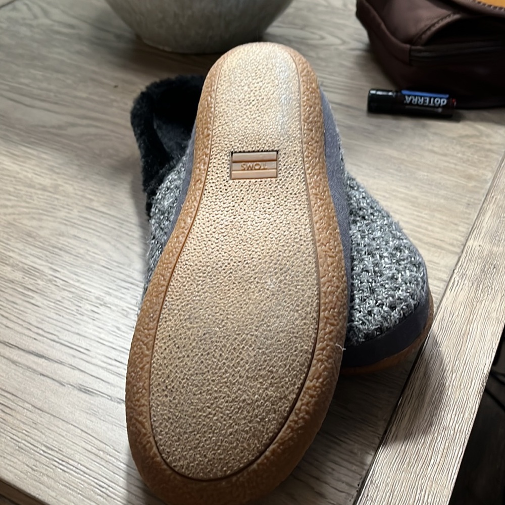Slippers - Picture 3 of 4